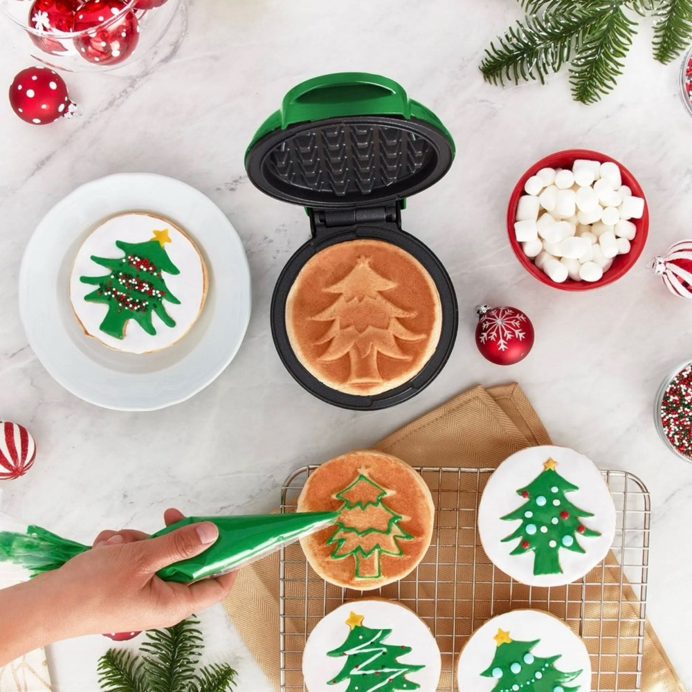 NEW | Dash | Christmas Tree Mini Waffle Maker